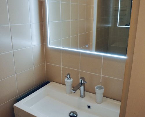 samostatný sprchový kout