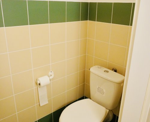 samostatné WC na 1. patře